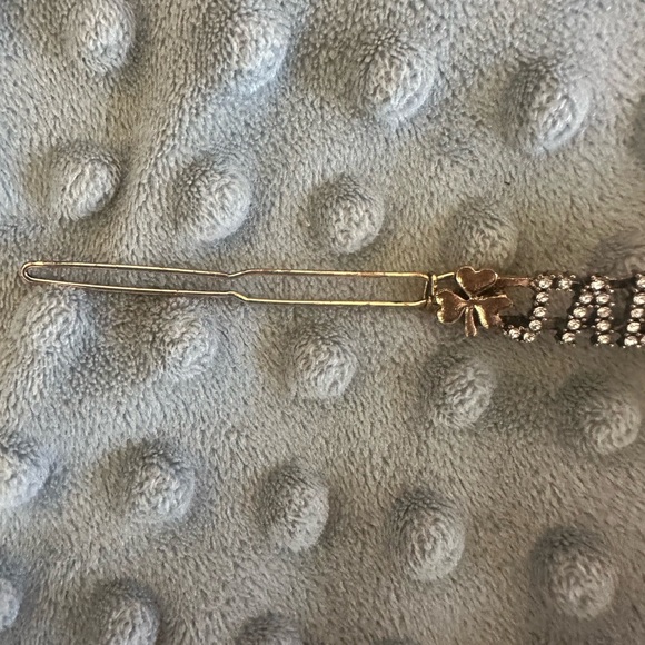 J’adior Hair Clip - Picture 3 of 5